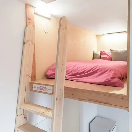 Trzy Wieze 아파트 *